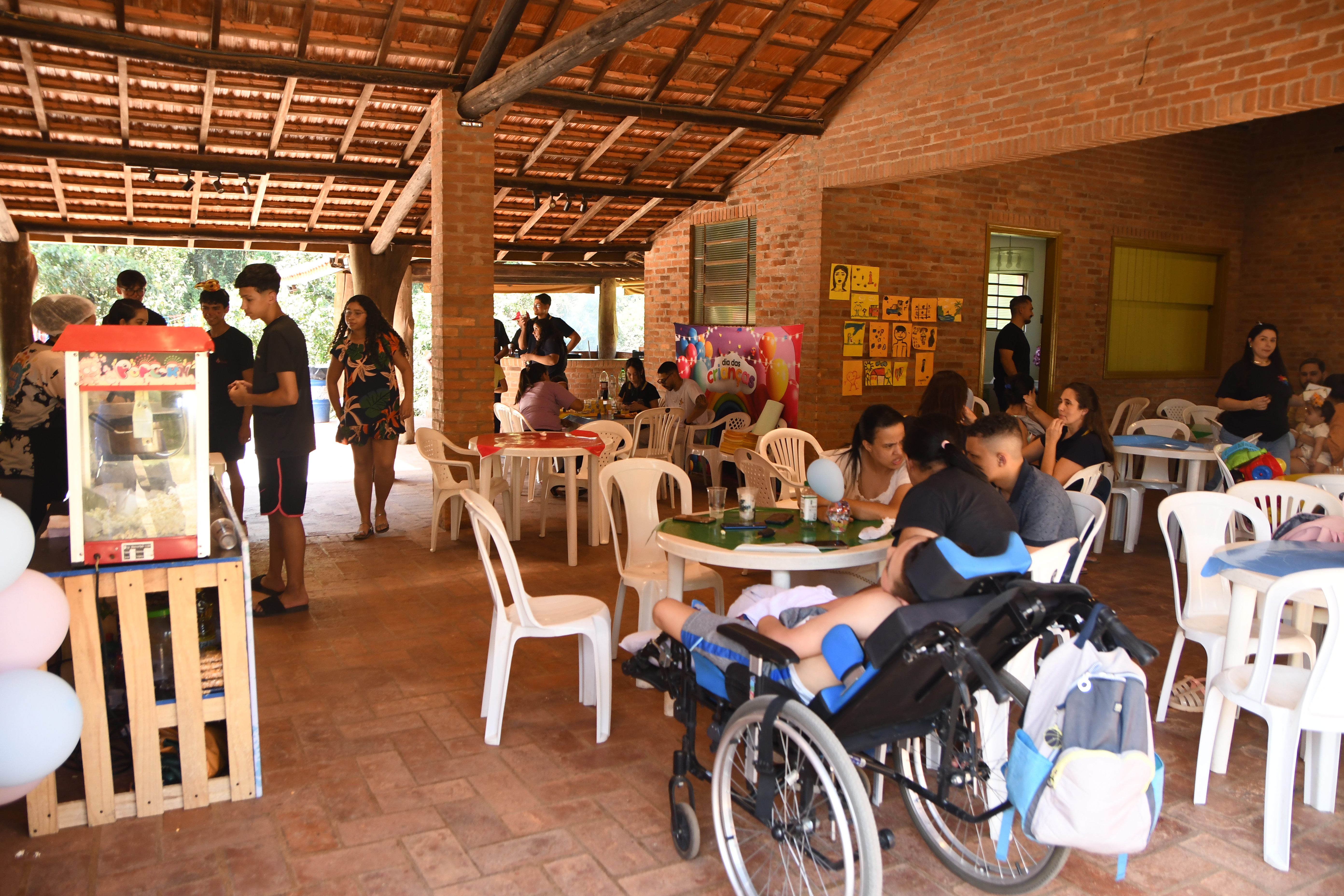 Grupo de crianças participando do evento Dia das Crianças 2025